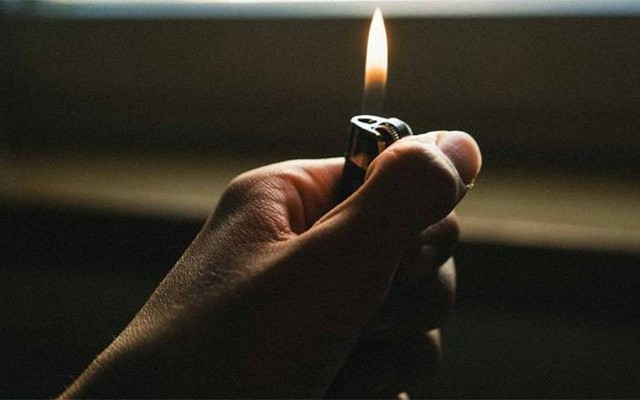 Say rượu nuốt bật lửa gas, 30 năm sau lấy khỏi dạ dày, bật lửa vẫn dùng tốt