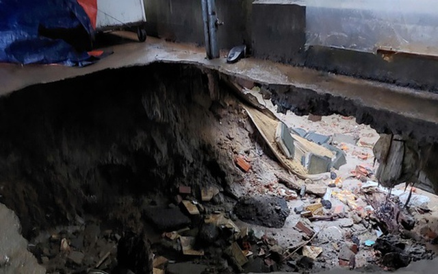 CLIP: Mưa lớn, xuất hiện hố sụp ở khu chung cư ở Đà Nẵng