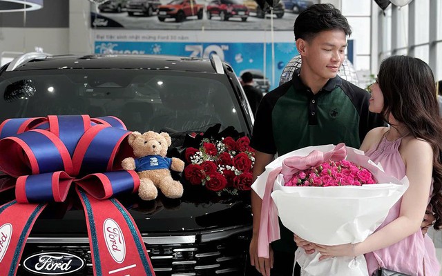 Sao trẻ ĐT Việt Nam tậu xế hộp mới, viên mãn bên vợ hot girl sau 2 năm kết hôn