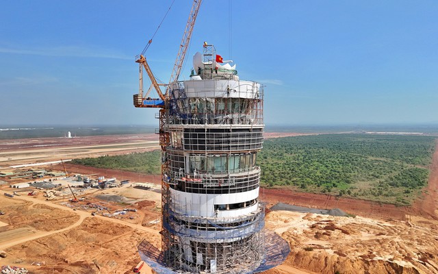 Cận cảnh 'búp sen thép' 3.500 tỷ đồng ở sân bay Long Thành đang tăng tốc về đích