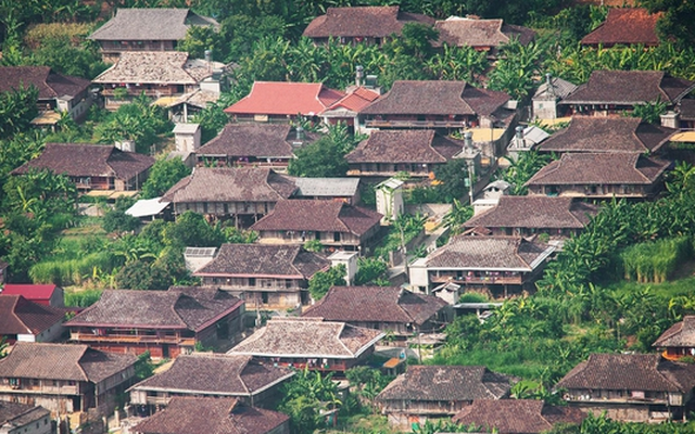 Chuyện ly kỳ ở Lạng Sơn: Hàng trăm ngôi nhà cùng quay về một hướng, cảnh tượng hiếm có!