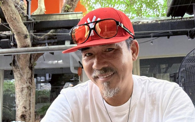 Nam đạo diễn phim doanh thu trăm tỷ, lấy vợ kém 12 tuổi: "Cô ấy mắc bệnh sạch sẽ"