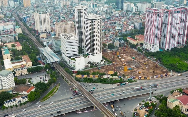 Doanh thu quý 3/2025 của một công ty tăng 155 lần nhờ chuyển nhượng dự án tại khu đất vàng 3 mặt tiền ở Hà Nội cho Sun Group, thu về 5.800 tỷ đồng