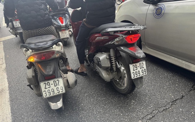 Hai xe máy đang "hot" nhất trên phố Hà Nội lúc này, phát hiện thêm sự trùng hợp