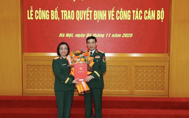 Nữ bác sĩ được thăng quân hàm Trung tướng