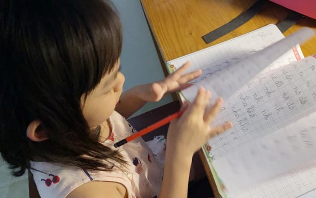 Từ 15/12/2025, cưỡng ép con học tập quá sức bị phạt tới 10 triệu đồng