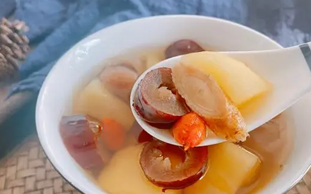 Vì tôi ăn món hấp này mỗi ngày nên da mặt bây giờ "như được ngậm nước", mịn và hồng hào, ai cũng khen đẹp!