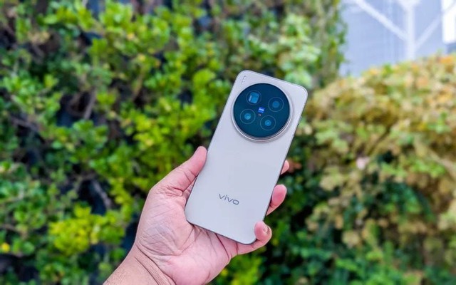 Điện thoại Vivo gây ấn tượng nhất lúc này: Camera tele 200MP vượt trội, pin 6.510mAh, giá hời đến khó tin