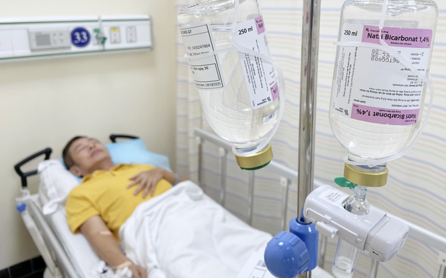 Con trai “Hoàng đế đĩa nhựa Việt Nam”: Tuổi 60 nhiều bệnh, suy thận giai đoạn cuối vì một thói quen