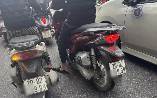 Xử lý người phụ nữ tự mua biển số '9999' lắp vào xe máy để lưu thông