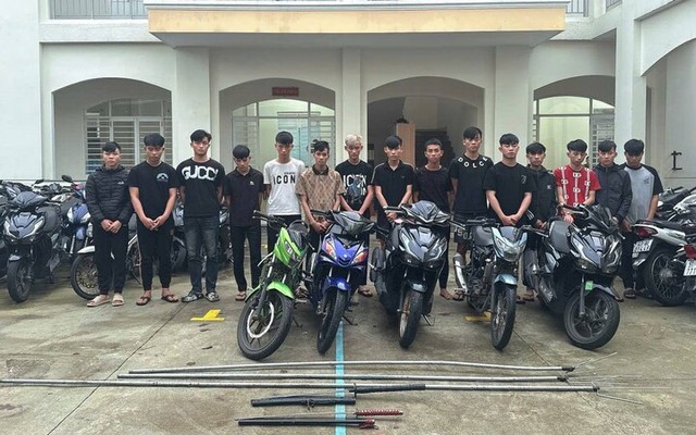 Nhóm côn đồ cầm hung khí, truy sát 4 thanh niên ở Đà Nẵng