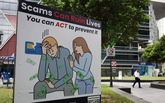 Singapore phạt đánh roi những kẻ lừa đảo trực tuyến