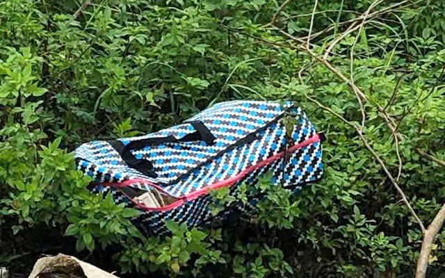 Ninh Bình: Người dân kể lại giây phút bàng hoàng khi mở chiếc túi bạt, phát hiện thai nhi xấu số