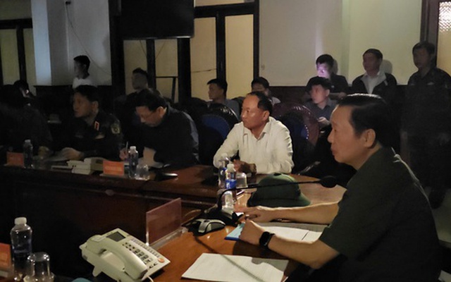 Bão số 13 Kalmaegi: Phó Thủ tướng Trần Hồng Hà đang họp trực tuyến thì xảy ra sự cố mất điện