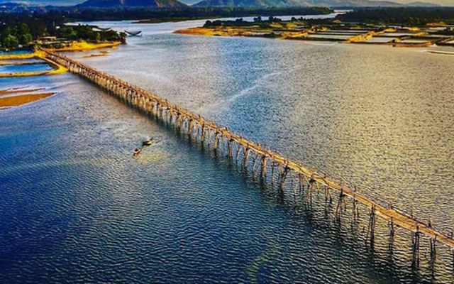 Cầu gỗ Ông Cọp "biến mất" sau bão số 13