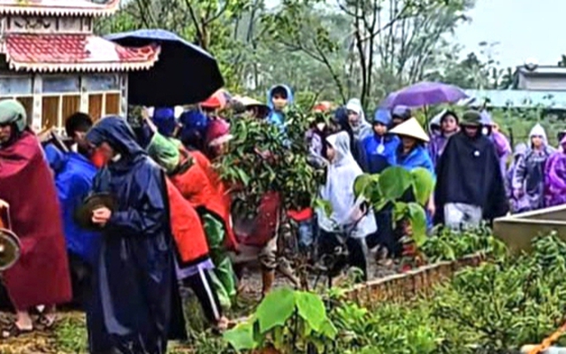 Hà Tĩnh: Nam sinh lớp 9 bị học sinh lớp 11 đánh tử vong