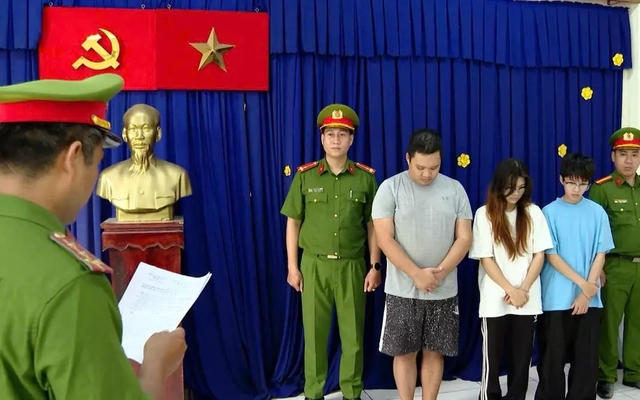 Lật tẩy tài xế taxi gài ma túy vu khống đồng nghiệp