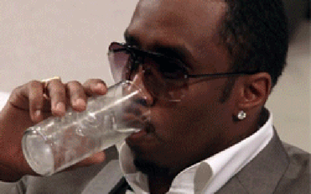 "Kẻ săn mồi tình dục" Diddy chưa chừa, bị bắt quả tang làm chuyện tày đình trong tù