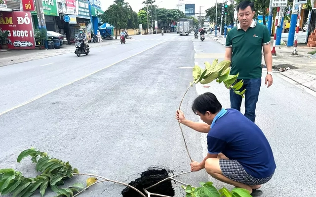 Xuất hiện ‘hố tử thần’ trên đường ở TPHCM