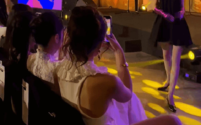 Lộ file ghi âm nhạy cảm khiến cả showbiz rúng động, 1 sao hạng A nhận đòn trừng phạt nặng nề?