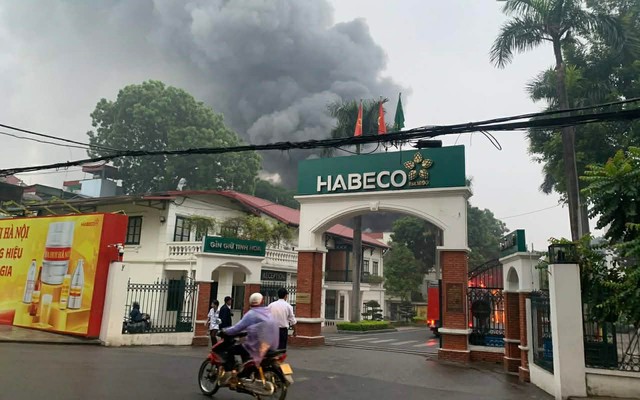 Cháy lớn tại nhà máy Bia Hà Nội Habeco