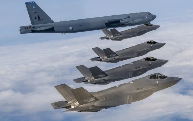 Doanh thu vũ khí toàn cầu bùng nổ