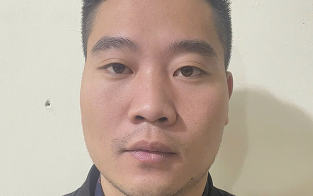 Va chạm giao thông, 2 nam thanh niên đánh người đi đường dã man