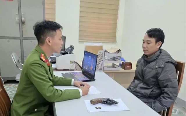 Bắt giữ người đàn ông dùng súng bắn chỉ thiên 'góp vui' trong đám cưới