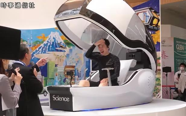 "Máy giặt người" chỉ nghe cũng đủ khiếp sợ: Nhà sản xuất khẳng định nó "thậm chí có thể rửa sạch tâm hồn"