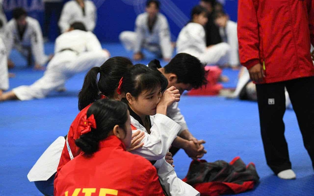 Tuyển Việt Nam kiện trọng tài vì cho rằng bị xử ép, hồi hộp chờ tấm HCV đầu tiên