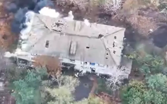 Hỏa lực đánh sập 16 kho đạn, bắn rụng tiêm kích Su-27