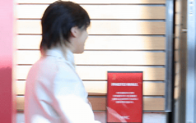 Màn tụt dốc nhan sắc thảm hại của nam ca sĩ T. hạng A gây choáng