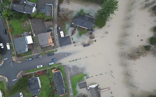 Mưa lớn kỷ lục gây lũ nghiêm trọng ở bang Washington (Mỹ)