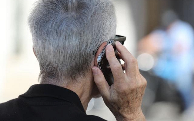 Tài khoản bỗng dưng bị trừ 100 triệu, người đàn ông gọi điện khiếu nại thì mất tiếp gần 200 triệu đồng: Ngân hàng không có lỗi