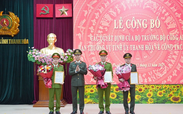 Công an Thanh Hóa trao các quyết định của Bộ trưởng Bộ Công an về công tác cán bộ