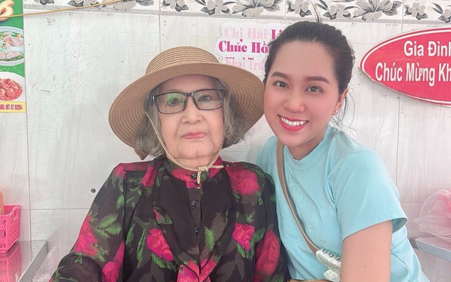 Hậu duệ của “ông hoàng cải lương Hồ Quảng”: Sự nghiệp bế tắc vì scandal đời tư, phải ở ẩn bán hủ tiếu