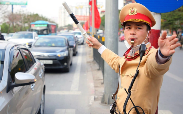 Cục CSGT cảnh báo nóng sau khi phát hiện có người dân đứng tên hơn 7.000 xe máy, hơn 100 ô tô