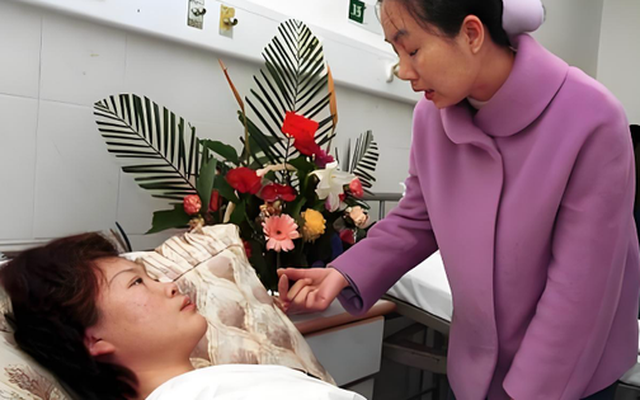 Làm giúp việc 3 năm, bà chủ cho luôn tôi cuốn sổ 500 triệu nhưng khiến tôi "khốn khổ không nói nên lời"