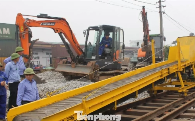 Lần đầu tiên Việt Nam có 'lực sĩ' đường sắt