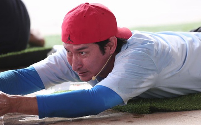 Nam diễn viên đi bán vé số, kêu gọi khán giả ngay trên truyền hình