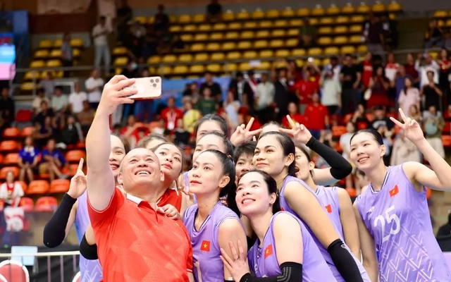 Ngắm các mỹ nhân bóng chuyền Việt Nam hạ đối thủ để vào chung kết SEA Games 33