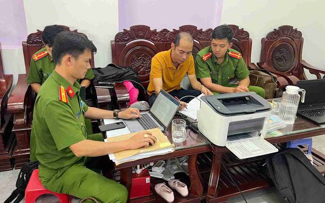 Khám nhà, bắt tạm giam 2 cán bộ Sở Y tế Đoàn Quang Huy và Phan Đình Lộc