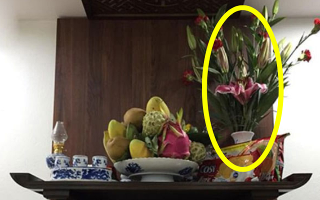 Ban thờ chỉ có 1 lọ hoa nên đặt bên phải hay bên trái? Rất nhiều người trả lời sai