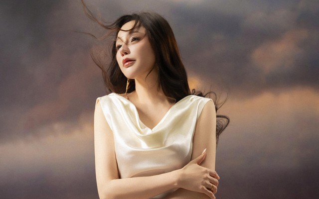 Hồ Quỳnh Hương 11 năm kín tiếng: Chúng tìm đến tôi như sự sắp đặt của duyên số, lúc tâm hồn yếu đuối