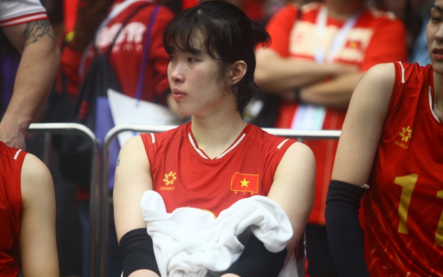 Đánh một trận "long trời lở đất", tuyển Việt Nam bật khóc, fan Thái Lan phải vỗ tay tán thưởng