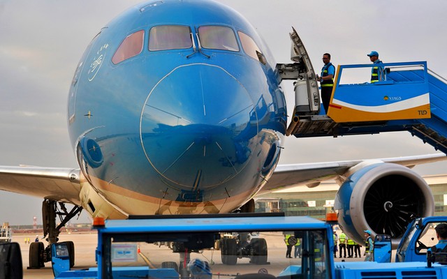 Bên trong chuyến bay đặc biệt vừa hạ xuống sân bay Long Thành