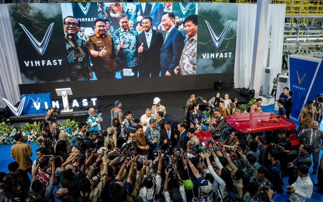 VinFast khánh thành nhà máy xe điện mới 1 tỷ đô; phát minh mới của Mỹ 'hâm nóng' toàn cầu