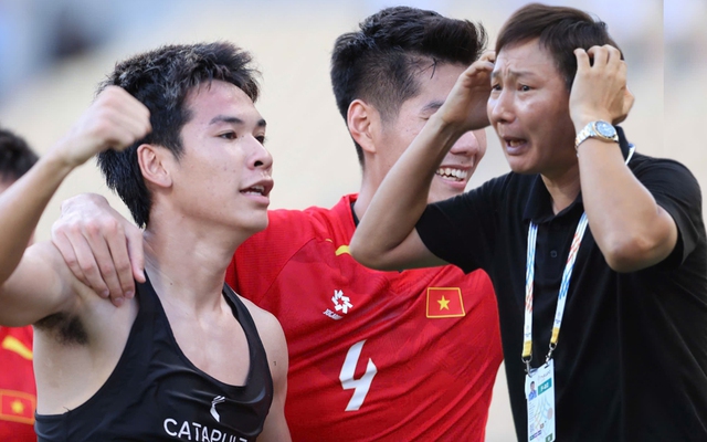 Phút "nổi điên" của thầy Kim và "ma thuật" thay người khiến cả SEA Games phải nể U22 Việt Nam
