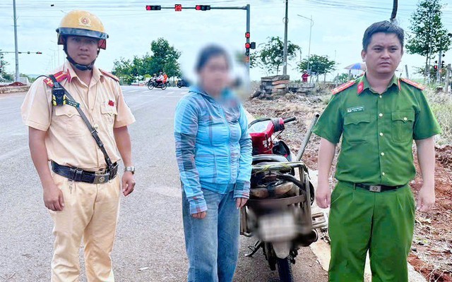 Bí mật trong cốp xe của người phụ nữ U50