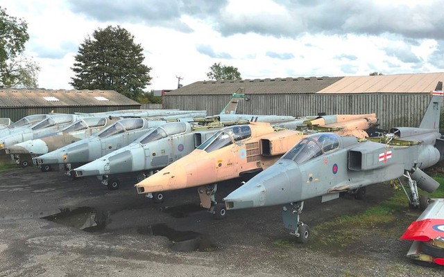 Hàng loạt chiến đấu cơ Jaguar được bổ sung cho phi đội